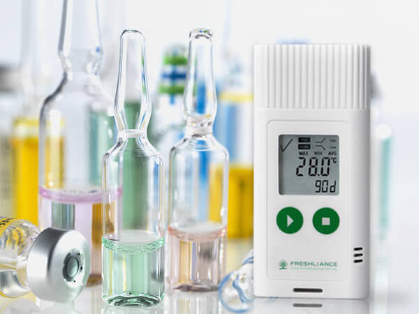 Indoor temperature data logger with reports