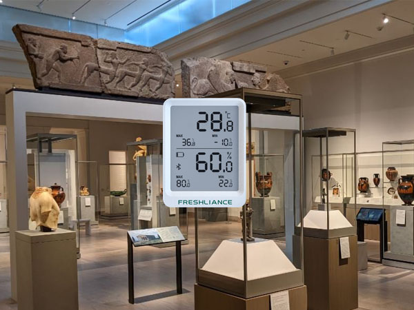 Bluetooth temp data logger with LCD display for museums