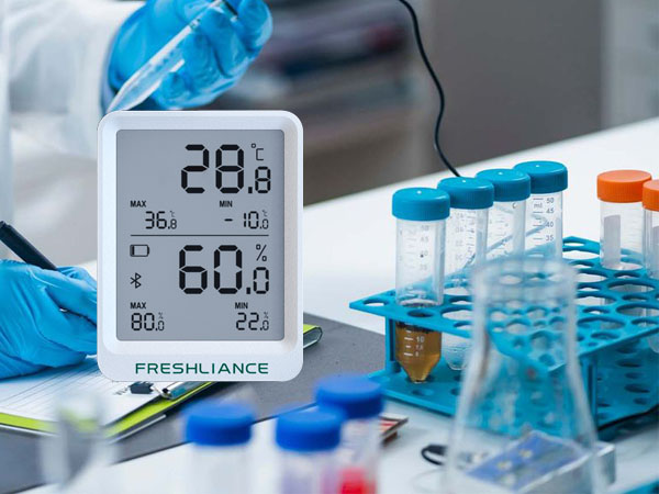Labs Bluetooth temperature logger for viewing data on mobile phone